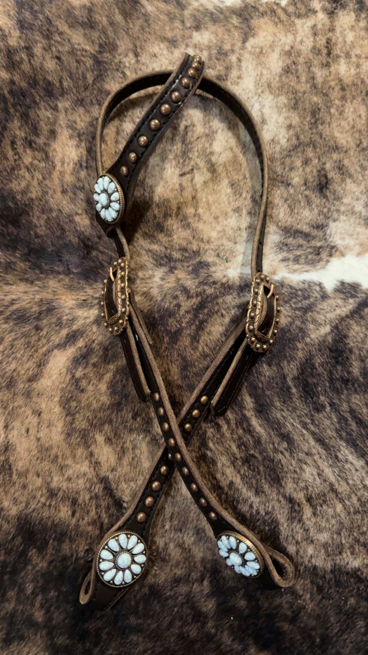 Fancy Concho & Buckle One Ear - White